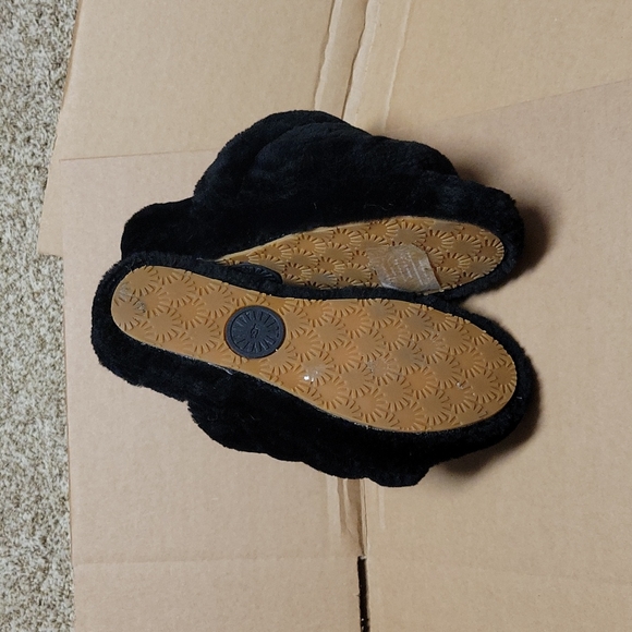 Ugg slides - Picture 2 of 3